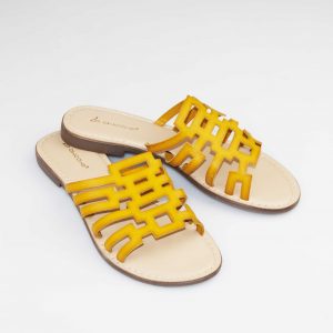 Sandalo ciabattina etnico laserato pelle giallo